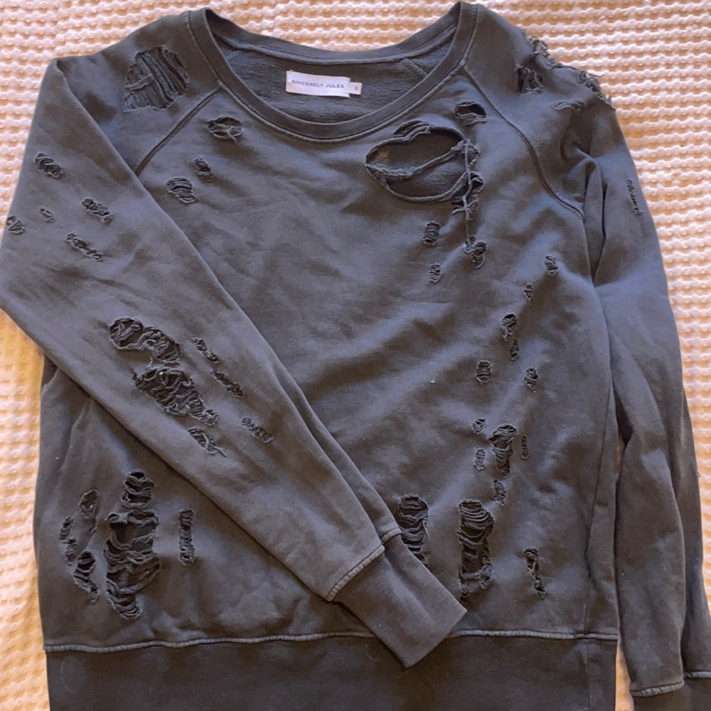 Sincerely Jules distressed crewneck - size S